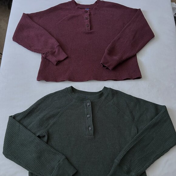 Two Old Navy Women's Waffle Knit Long Sleeve 3-Button Henley Tops Green Burg XS - Picture 3 of 11